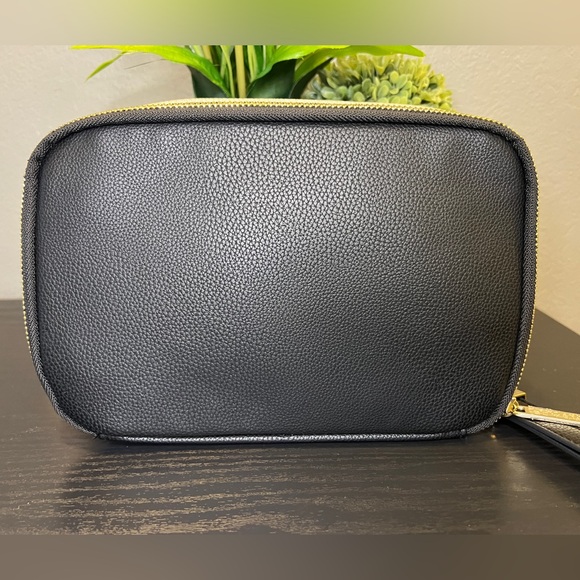 Versace Parfums Black/Gold Toiletry Pouch - Picture 3 of 13